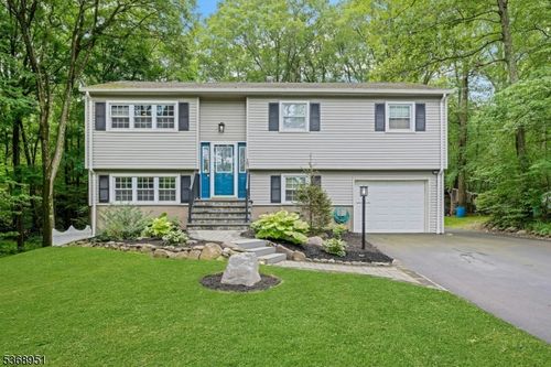 107 Mountain Cir, West Milford, NJ, 07480-3209 | Card Image