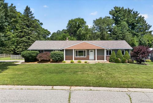 11498 Fox N Hounds Dr, White Lake, MI, 48386-3640 | Card Image