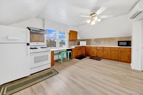 169 Old Mamaroneck Rd, White Plains, NY, 10605-3112 | Card Image