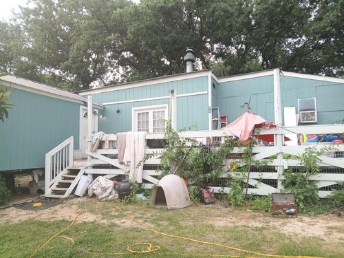 925 Cattlemens Row, Lockhart, TX, 78644-4249 | Card Image