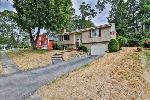 15 Hyacinth Dr, Nashua, NH, 03062-1810 | Card Image