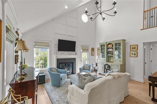 310 Corey Ln, Middletown, RI, 02842-5661 | Card Image