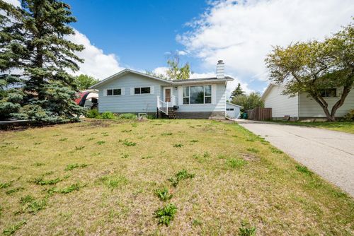 614 6 Avenue, Beaverlodge, AB, T0H0C0 | Card Image