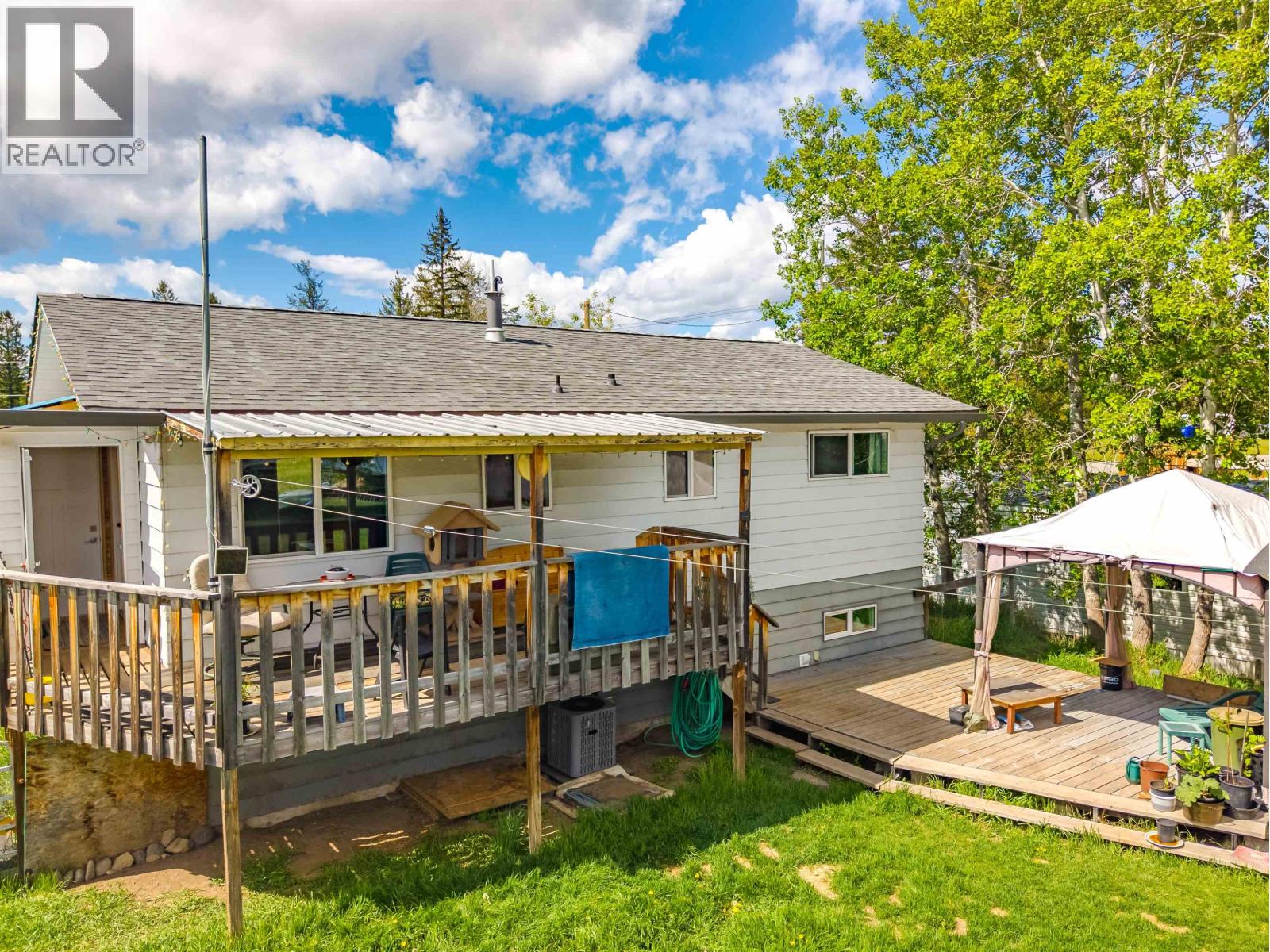 Residential in 103 Mile House 2