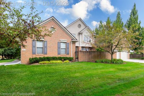111 Charleston Dr, Troy, MI, 48098-3014 | Card Image