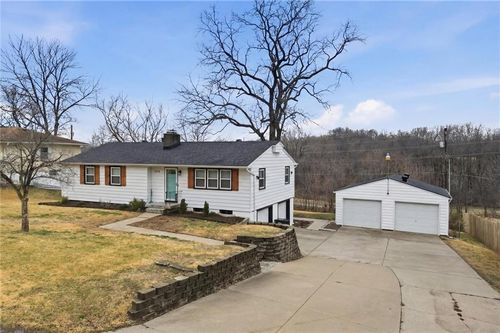 2816 Berry Ln, Independence, MO, 64057-1210 | Card Image