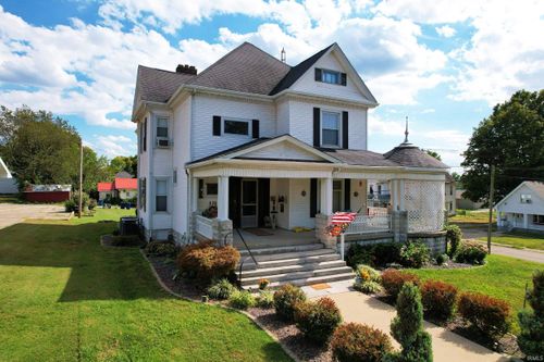 131 W 3rd St, Mount Carmel, IL, 62863-1501 | Card Image