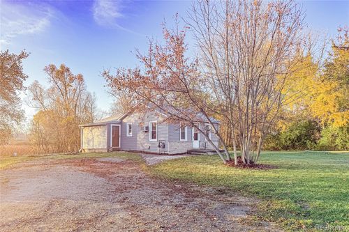 13810 9 Mile Rd, South Lyon, MI, 48178-9519 | Card Image
