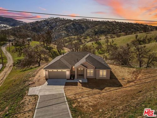 29300 Horsethief Dr, Stallion Springs, CA, 93561 | Card Image