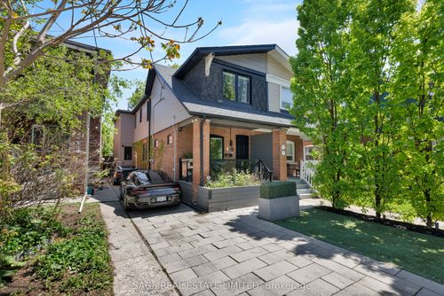 979 Broadview Ave, East York, ON, M4K2R9 | Card Image