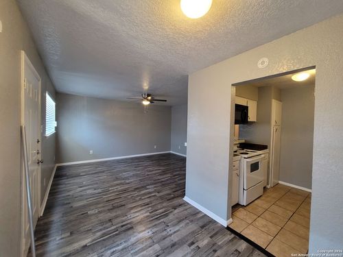 apt-17-516 Gentleman Rd, Balcones Heights, TX, 78201-1818 | Card Image