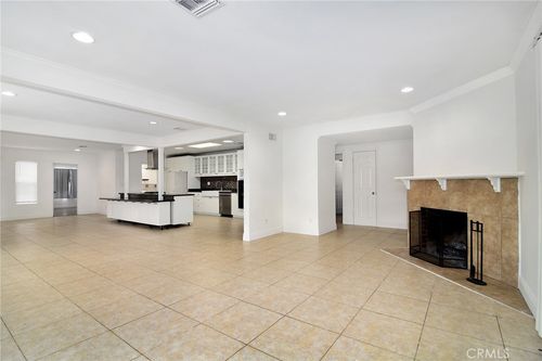 19324 Victory Blvd, Reseda, CA, 91335 | Card Image