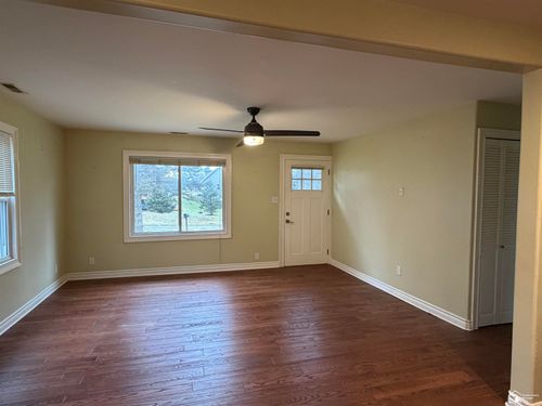 1009 N Lemen St, Fenton, MI, 48430-1586 | Card Image