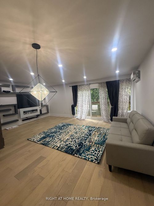 287 Milestone Cres, Aurora, ON, L4G3M2 | Card Image