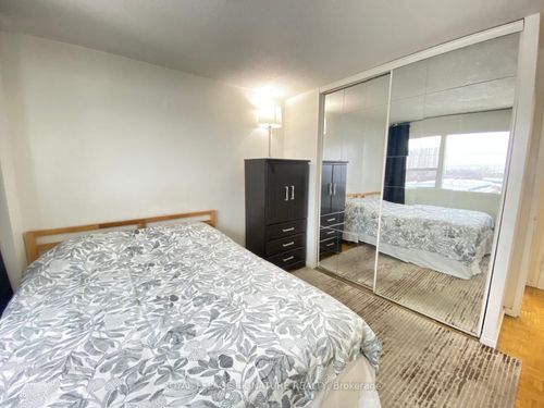 912-100 Leeward Glenway, East York, ON, M3C2Z1 | Card Image