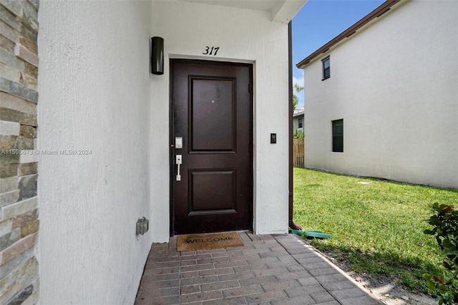 317 - 317 Ne 208th Ter, Townhouse with 3 bedrooms, 3 bathrooms and null parking in Miami FL | Image 4