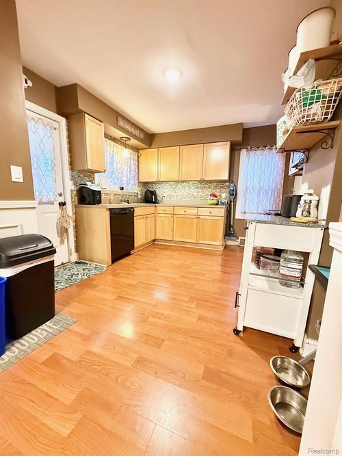 17890 Martin Rd, Roseville, MI, 48066-7433 | Card Image