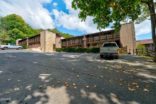 621-1081 Cove Rd, Sevierville, TN, 37876-7813 | Card Image
