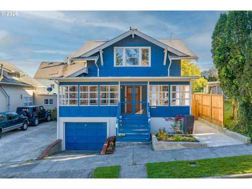 1131 Commercial Ave, Coos Bay, OR, 97420-1752 | Card Image