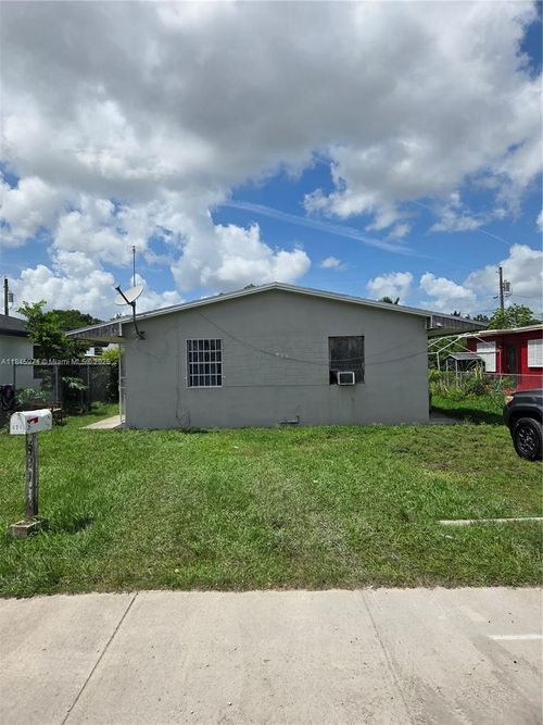 821 Sw 5th St, Homestead, FL, 33030-6977 | Card Image