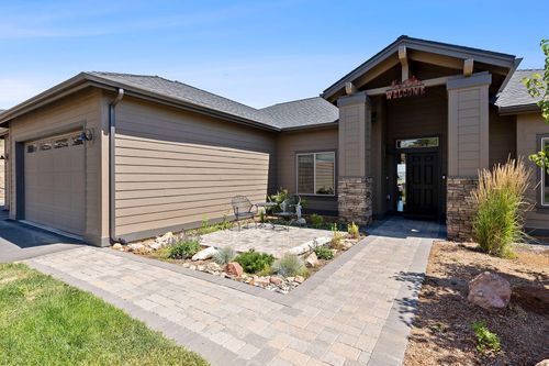 2213 Ne Bunchgrass Ct, Madras, OR, 97741-8732 | Card Image