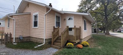 247 F Street, House other with 3 bedrooms, 1 bathrooms and null parking in CARNEYS POINT NJ | Image 2