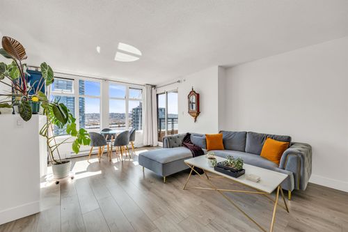 1006-720 Carnarvon St, New Westminster, BC, V3M6S2 | Card Image