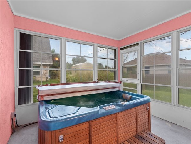 Hot Tub/Screened Lanai | Image 29
