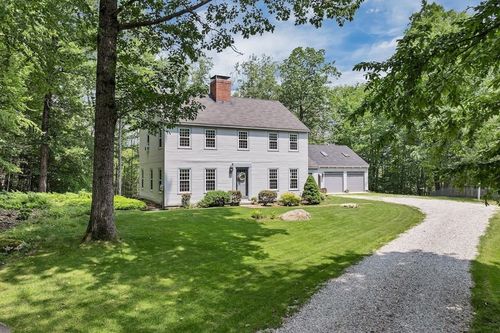 69 King Rd, Bedford, NH, 03110-4216 | Card Image
