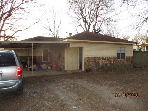 137 N Springfield St, Welch, OK, 74369-8704 | Card Image