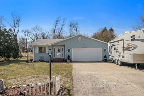 68880 Circle Dr, Edwardsburg, MI, 49112-9648 | Card Image