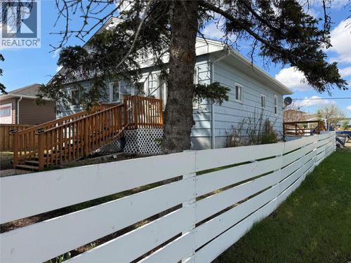 400 98 Ave, Dawson Creek, BC, V1G1R9 | Card Image