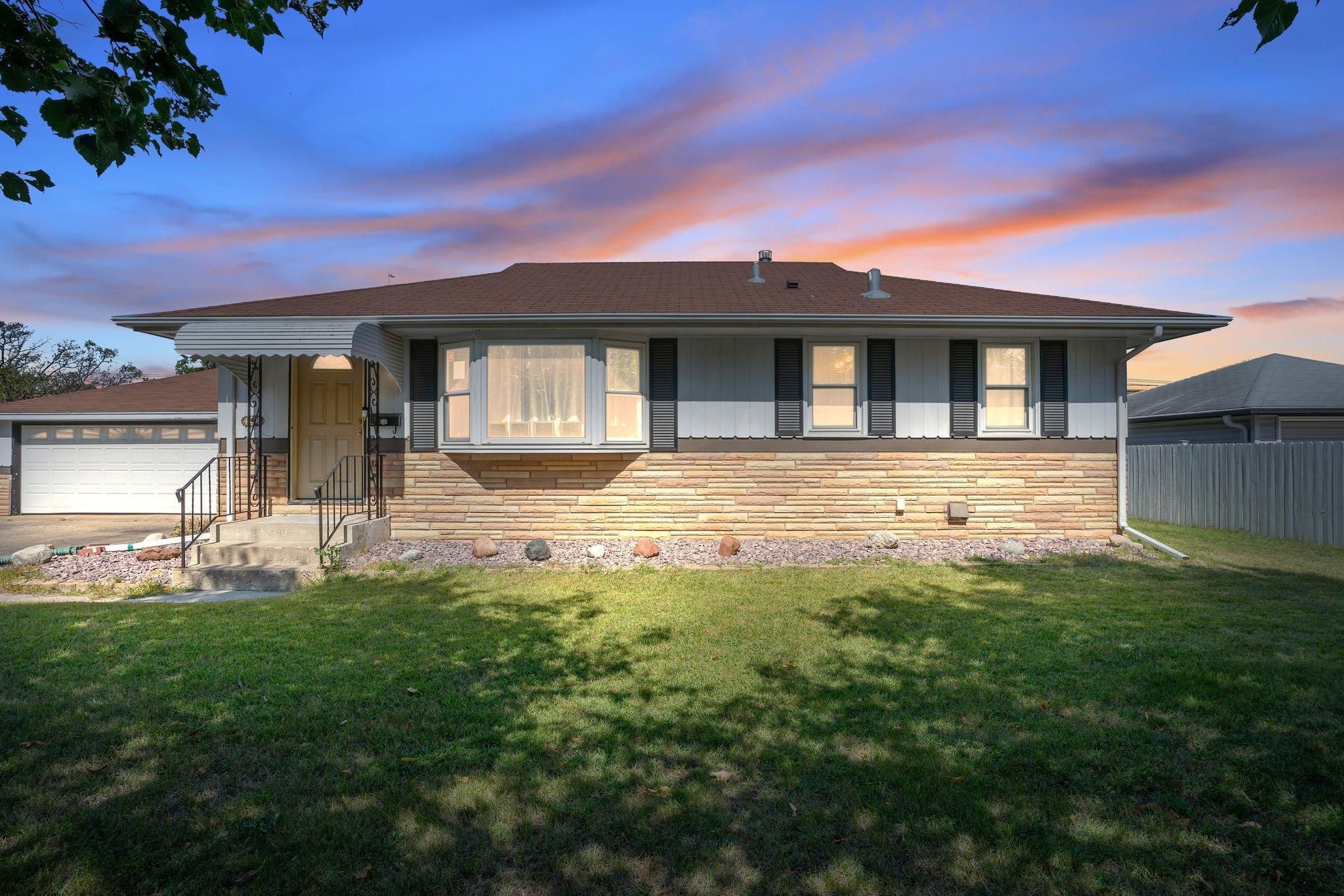Howe Ln, Minneapolis, MN 55429
