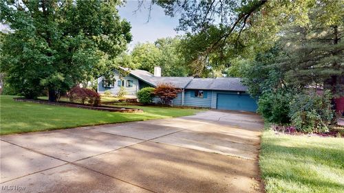 6724 Somerset Dr, Brecksville, OH, 44141-1052 | Card Image