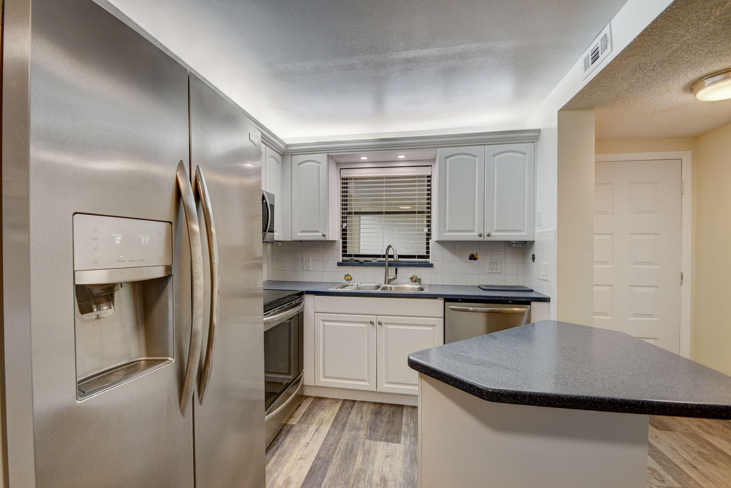 Residential Lease in Lantana 5