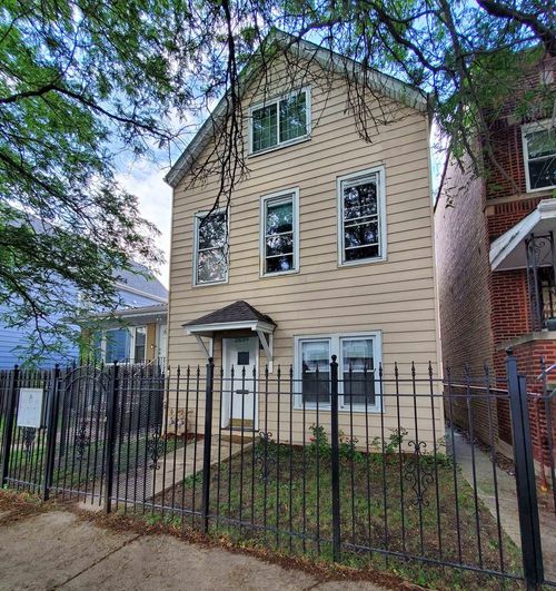 2839 N Central Park Ave, Chicago, IL, 60618-7339 | Card Image
