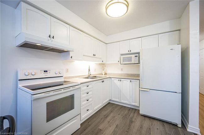 608 Brandenburg Blvd, House other with 3 bedrooms, 2 bathrooms and 2 parking in Waterloo ON | Image 9