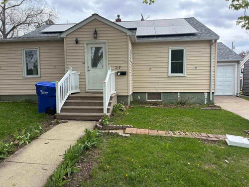 219 6th Ave Se, Oelwein, IA, 50662-2436 | Card Image