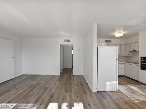 h208-350 E Desert Inn Rd, Las Vegas, NV, 89109-9025 | Card Image