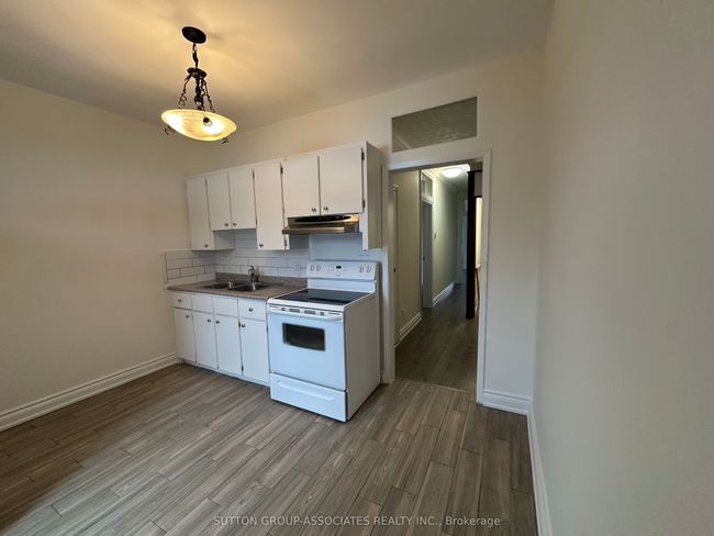 195 Montrose Ave, House attached with 3 bedrooms, 2 bathrooms and null parking in Toronto ON | Image 25
