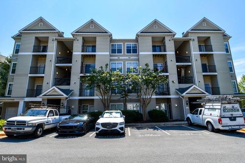 j-5121 Travis Edward Way, CENTREVILLE, VA, 20120-3065 | Card Image