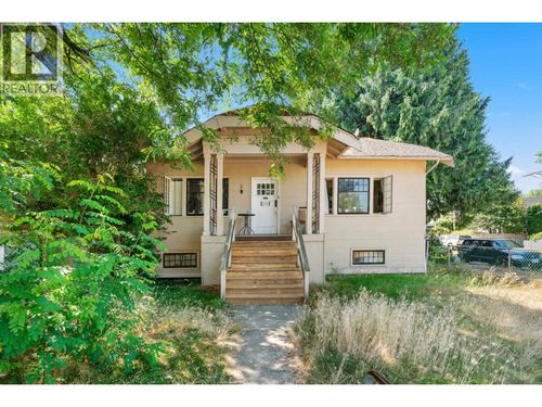 3192 W 8th Ave, Vancouver, BC, V6K2C3 | Card Image