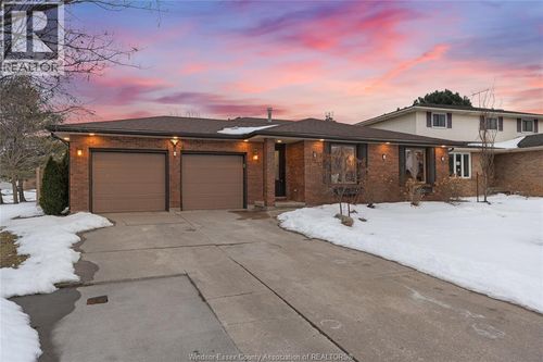 194 Shannon Pl, Tecumseh, ON, N8N4J3 | Card Image