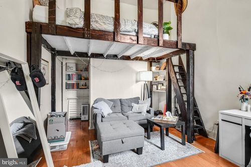 apt-2m-916 Pine St, PHILADELPHIA, PA, 19107-6152 | Card Image