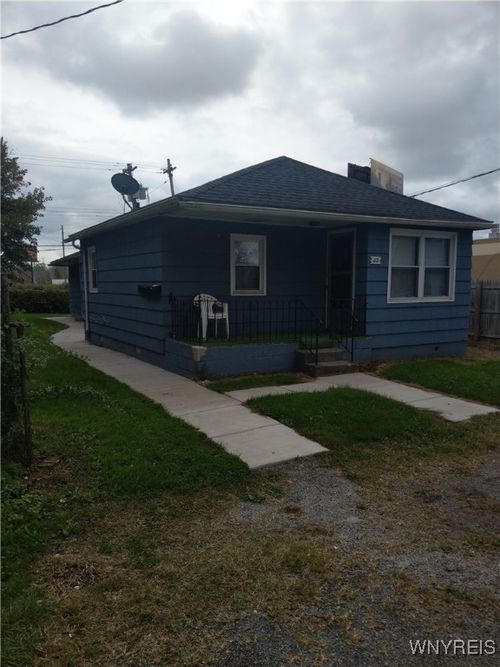 25 Holbrook St, Lackawanna, NY, 14218-2249 | Card Image