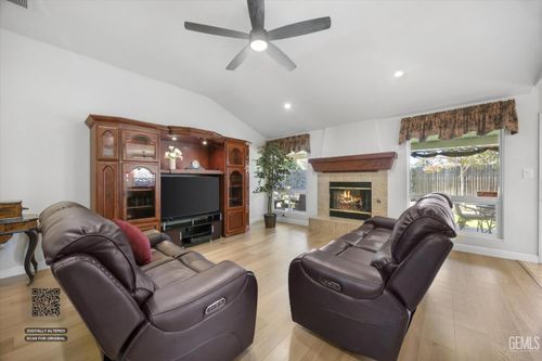 5813 Ragusa Ln, Bakersfield, CA, 93308-7149 | Card Image
