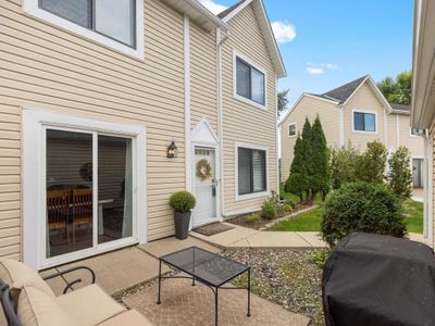 4520 Orchid Circle, Townhouse with 2 bedrooms, 1 bathrooms and null parking in Plymouth MN | Image 1