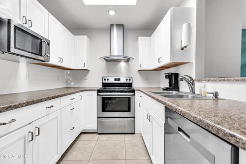 320 W Laguna Dr, Tempe, AZ, 85282-4812 | Card Image