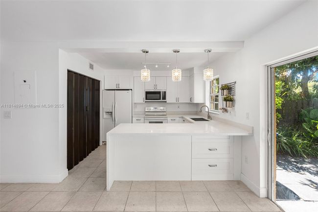 APT-60 - 10350 Sw 154 Th Circle Ct, Condo with 3 bedrooms, 3 bathrooms and null parking in Miami FL | Image 8