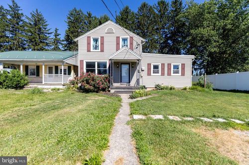 109 Brumbaugh Ave, CHAMBERSBURG, PA, 17201-2803 | Card Image
